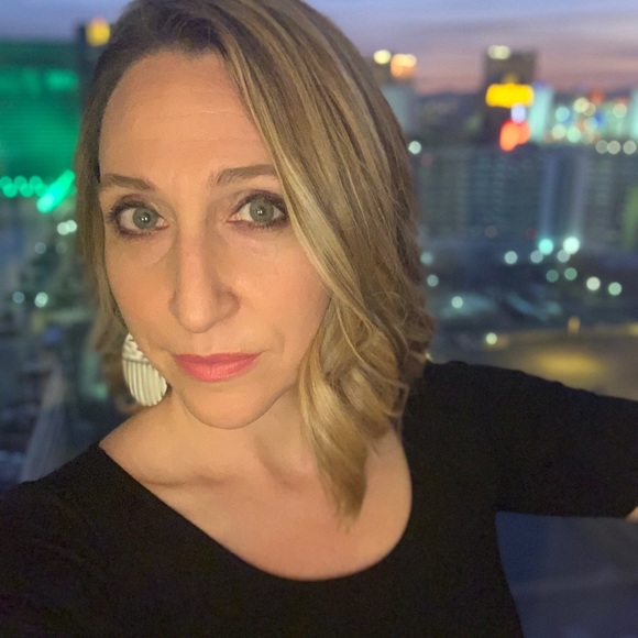 Meet your Posher, Andrea - Picture 1 of 1